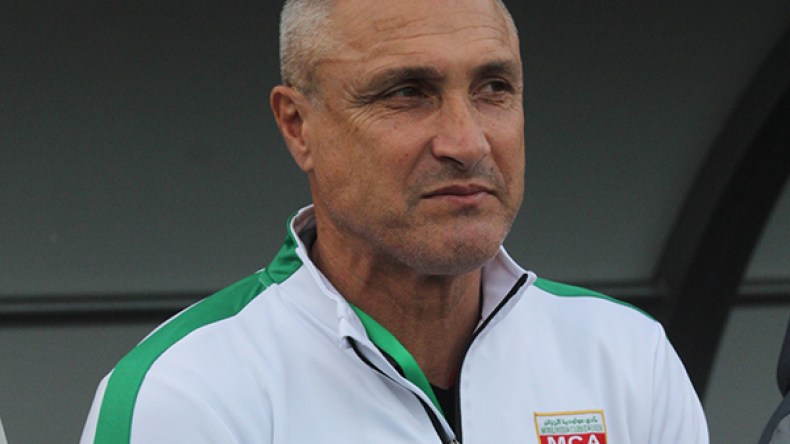 قاسي السعيد يضرب موعدا  لكازوني.. والمدرب يصر على رفع راتبه