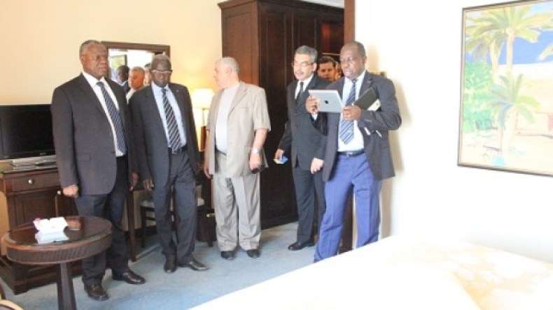 لجنة الكاف بوهران وتبدي‮ ‬إعجابها بملعب بئر الجير