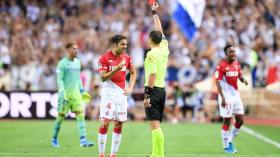 أغرب طرد ضحيته فابريغاس بسبب تقنية الفيديو