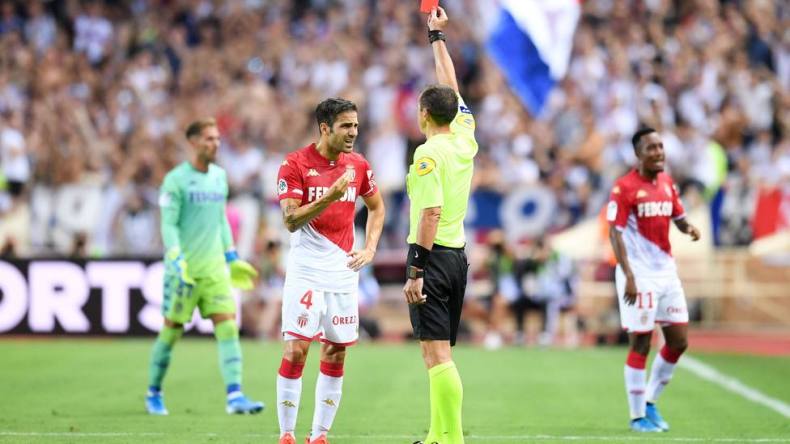 أغرب طرد ضحيته فابريغاس بسبب تقنية الفيديو