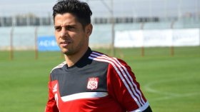 نجم كروي برازيلي يعترف: أشرب الخمر حتى أرى الديك حمارا !؟