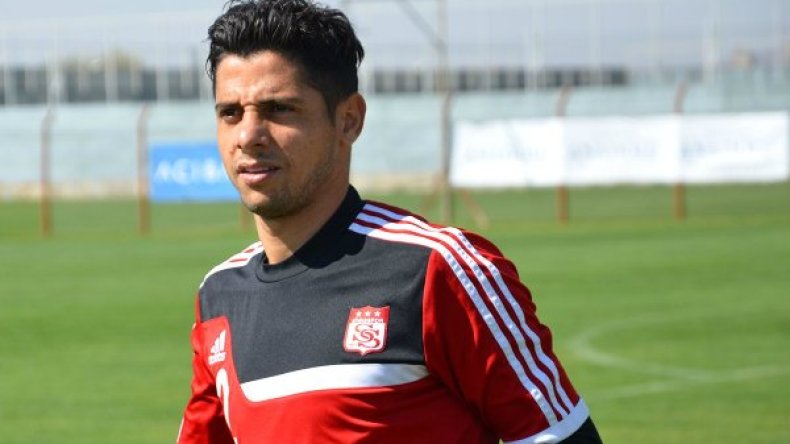 نجم كروي برازيلي يعترف: أشرب الخمر حتى أرى الديك حمارا !؟