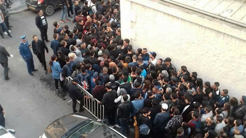 الأكل من بقايا الصحون!