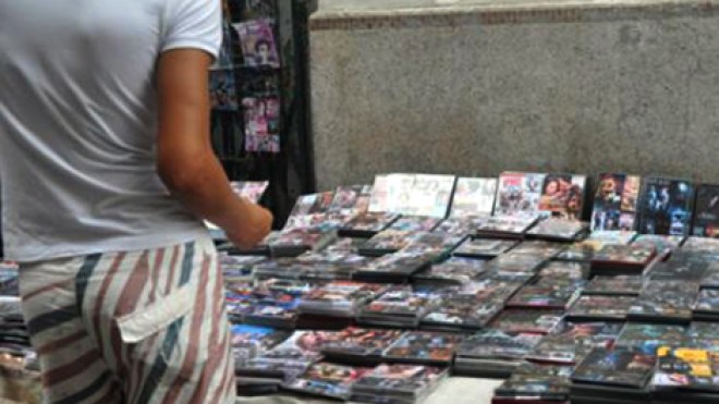 أفلام إباحية تباع بالقرب من المساجد والمدارس بـ100 دينار
