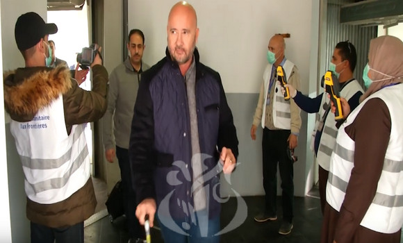 Coronavirus: Benbouzid inspecte le dispositif à l’aéroport international et à El-Kettar