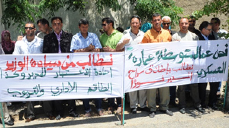 أساتذة‭ ‬وعمال‭ ‬متوسطة‭ ‬برج‭ ‬البحري‭ ‬ينتفضون‭ ‬ضد‭ ‬قرار‭ ‬سجن‭ ‬المدير