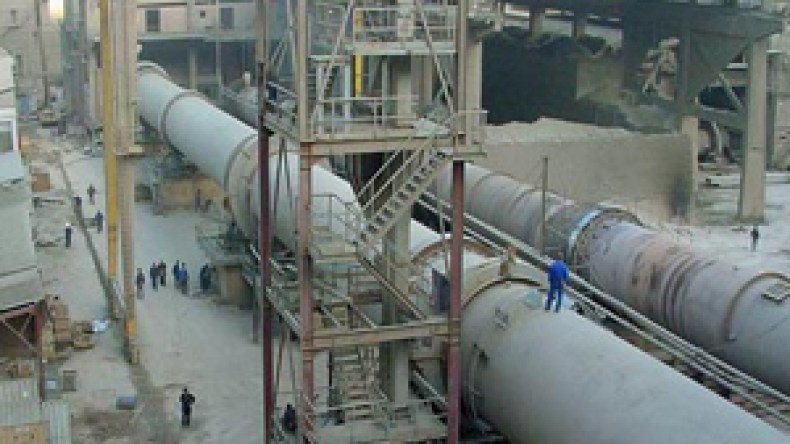 “لافارج” الفرنسية متهمة بقمع النقابيين وممارسة التبشير