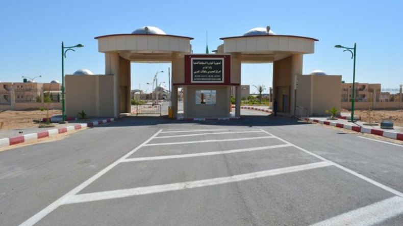 فتح مركز العبور “الطالب العربي” أمام الحركة التجارية