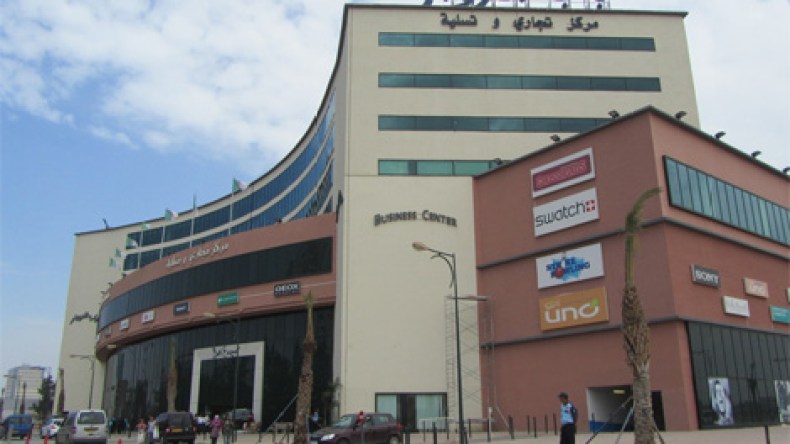المركز التجاري باب الزوار يطفئ شمعته الثالثة