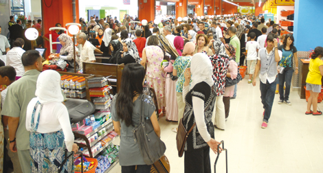 A la veille du mois de ramadhan, rush sur les marchés et centres commerciaux