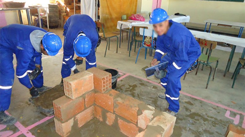 دبلوم التعليم المهني المعتمد ليس بكالوريا مهنية