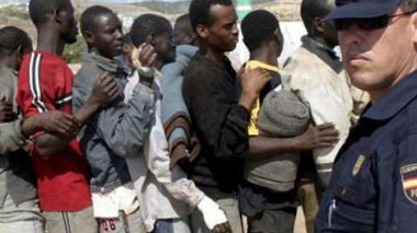 Assauts spectaculaires d'immigrants à Melilla et Ceuta