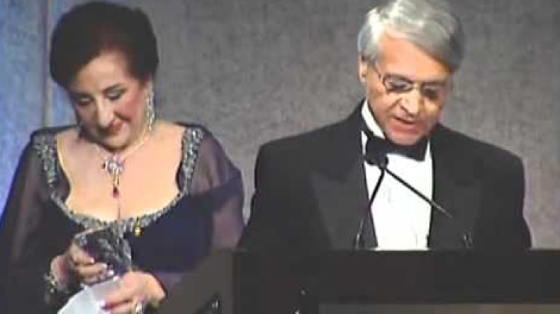 قاضي التحقيق يصدر أمرا بالقبض الدولي على شكيب خليل وزوجته وابنيه