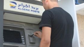 بارونات تحارب البطاقات الآلية لتأمين فوضى تداول الأموال خارج القانون