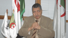 شعبان لوناس يطمئن لاعبي المولودية ويبلغهم بالاحتفاظ بكامل التعداد