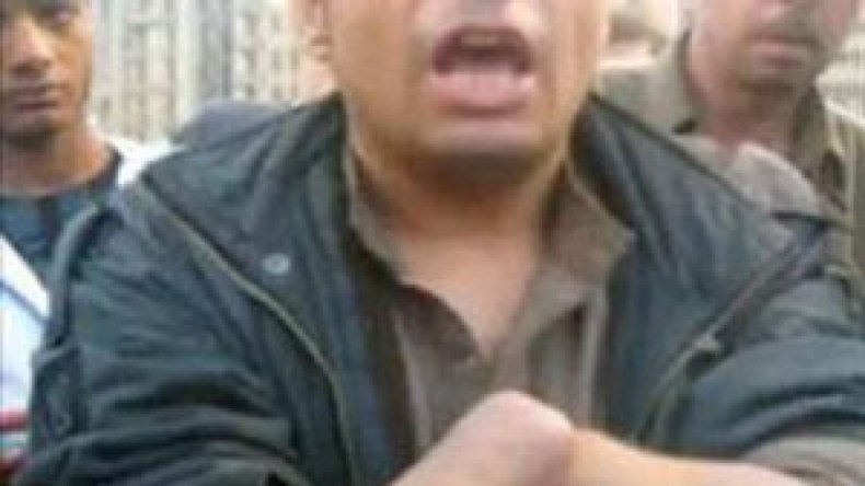 شاب مصري يقطع يديه ليمنع نفسه من السرقة