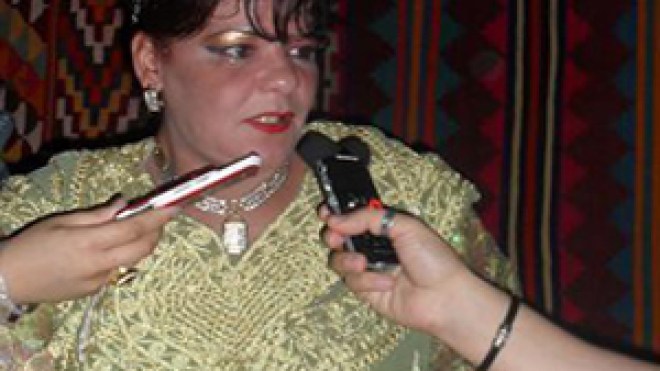 غياب هوراي دوفان ، الشابة جميلة  والأغنية  الرياضية تصعدان  فوق الركح لأول مرة