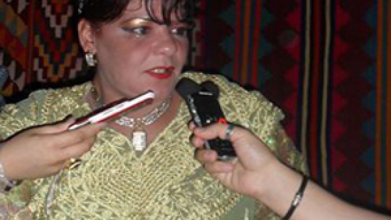 غياب هوراي دوفان ، الشابة جميلة  والأغنية  الرياضية تصعدان  فوق الركح لأول مرة