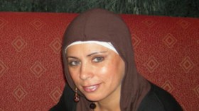 الشابة يمينة تعتذر عن حفل “عيد المرأة” وتتحول إلى ضحية ومتهمة في نفس الوقت