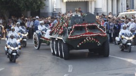 موكب جنائزي من ساعة وربع ينهي 13 سنة من الحكم و20 عاما من العزلة