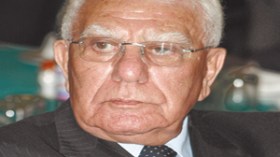 طباخ  الرئيس  بن  جديد  يتهم  بالإهمال  العائلي  في  آخر  حياته