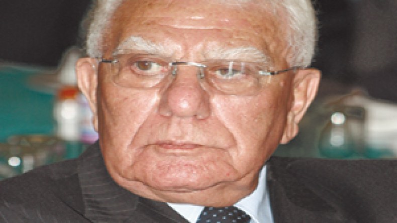 طباخ  الرئيس  بن  جديد  يتهم  بالإهمال  العائلي  في  آخر  حياته