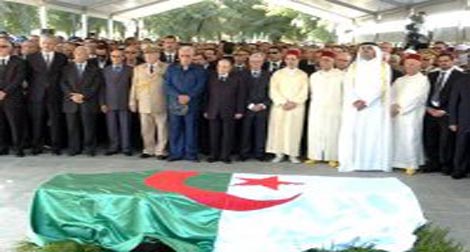 Chadli Bendjedid inhumé au Carré des Martyrs du cimetière El-Alia
