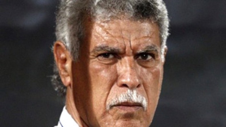 مبارك يستعين بشحاتة لاستعطاف الشارع المصري