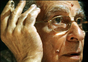 Egyptian film legend Chahine dies