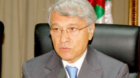 مراسلات سرية تكشف أن شكيب خليل هو الآمر الناهي في الصفقات