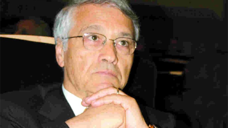 شكيب خليل باع فيلاته بالكورنيش الوهراني وشقة فخمة بعين الترك