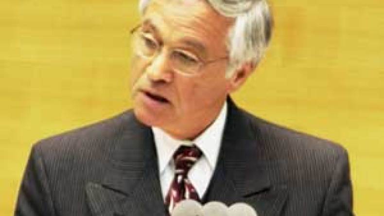 شكيب: لا وجود لأي صفقة بين الجزائر ومصر بقيمة 16 مليار دولار