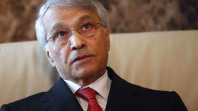 متى يُحاكَم ابنُ الأكرمين؟