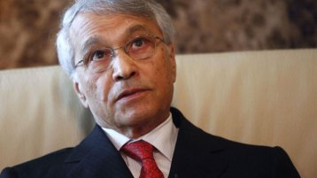 متى يُحاكَم ابنُ الأكرمين؟