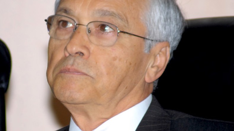 شكيب خليل متهم في فضيحة “حجرة النص”