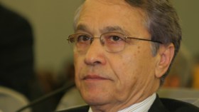 شكيب خليل: لم نتلق طلبا من فرنسا لنقل الغاز إلى كورسيكا