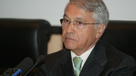 لا وجود لشكيب خليل على آخر “مذكرة حمراء” للأنتربول
