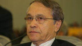 Algeria to sign civil nuclear agreements with Russia and France