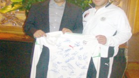 قميص‭ ‬الخضر‭ ‬هدية‭ ‬لأسبيتار