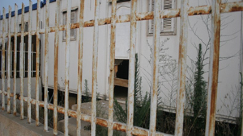 مادة “الأميونت” الخطيرة الهاجس الذي يؤرق سكان الجنوب