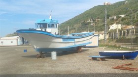 بعث أشغال إنجاز أول سفينة صيد بالجزائر