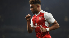 أوين ينصح ليفربول بعدم ضم تشامبرلين