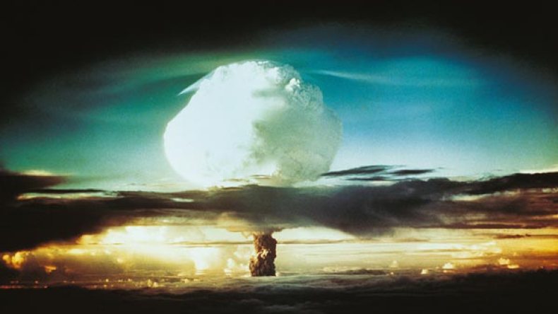 الحكومة الفرنسية تتجه نحو تعويض ضحايا التفجيرات النووية بالصحراء الجزائرية