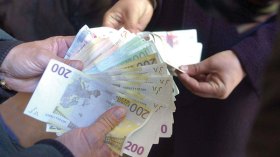 17700 دينار جزائري مقابل 100 أورو فقط!