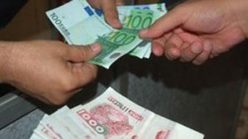 جزائريون يتسولون لدى البنوك للحصول على منحة سياحية لا تتعدى 150 أورو