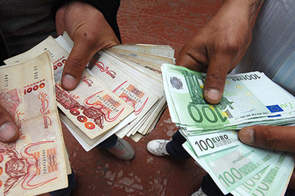 Algiers “Square” woke up again for the marketing of Euro and dollar currencies