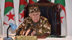 الفريق شنقريحة يشيد بدور محمود قمامة في خدمة الجزائر