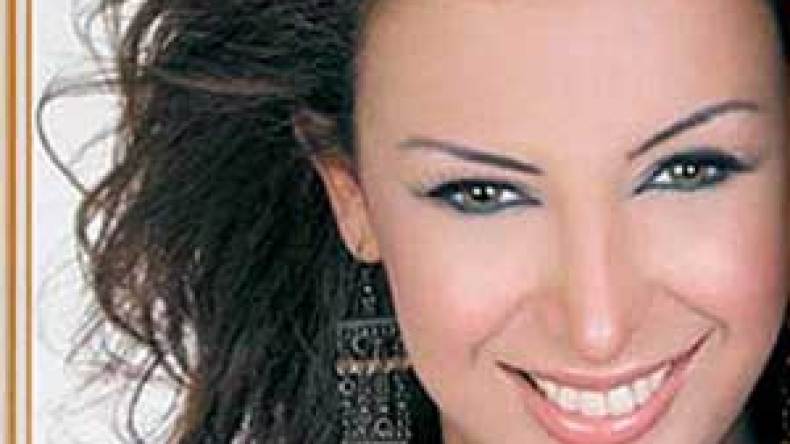 الفنانة شاهيناز ترتدي الحجاب وتقرر اعتزال الغناء نهائيا