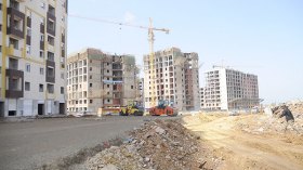 مقاولون يحتجون أمام وزارة السكن ويُطالبون بمستحقاتهم