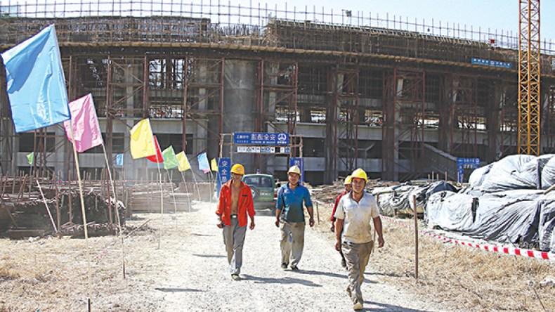 “منع” الأجانب من مناقصات مشاريع السكن والمدارس والمستشفيات!